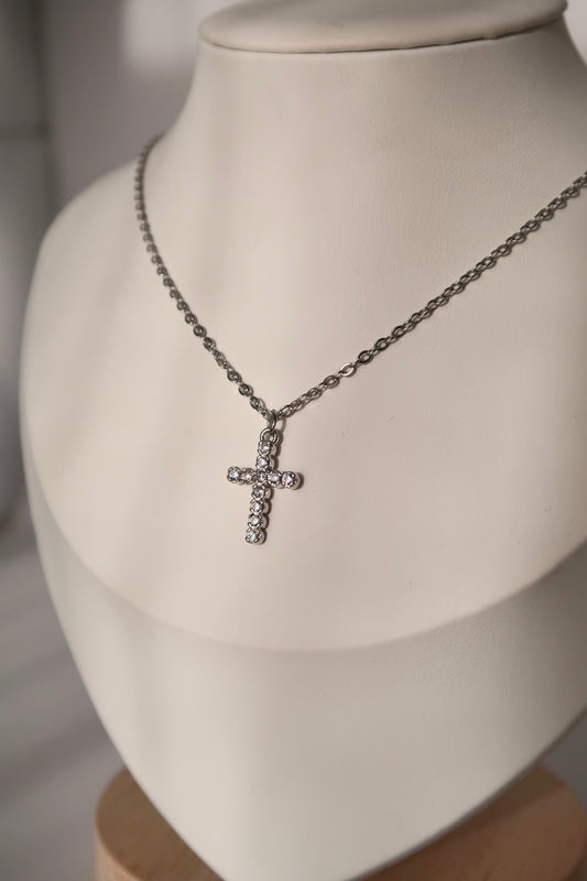 Brilla Dainty Cross